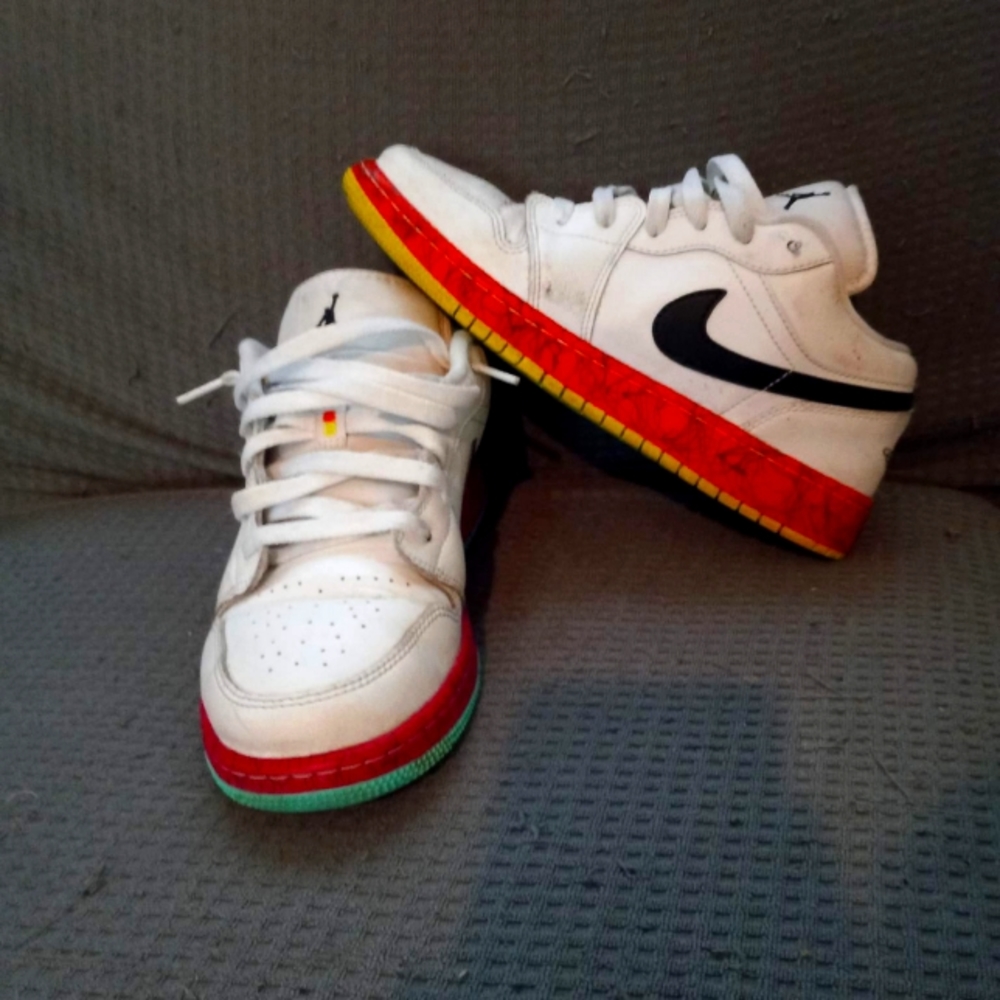 Size 7 nike Jordan 1 low multi color